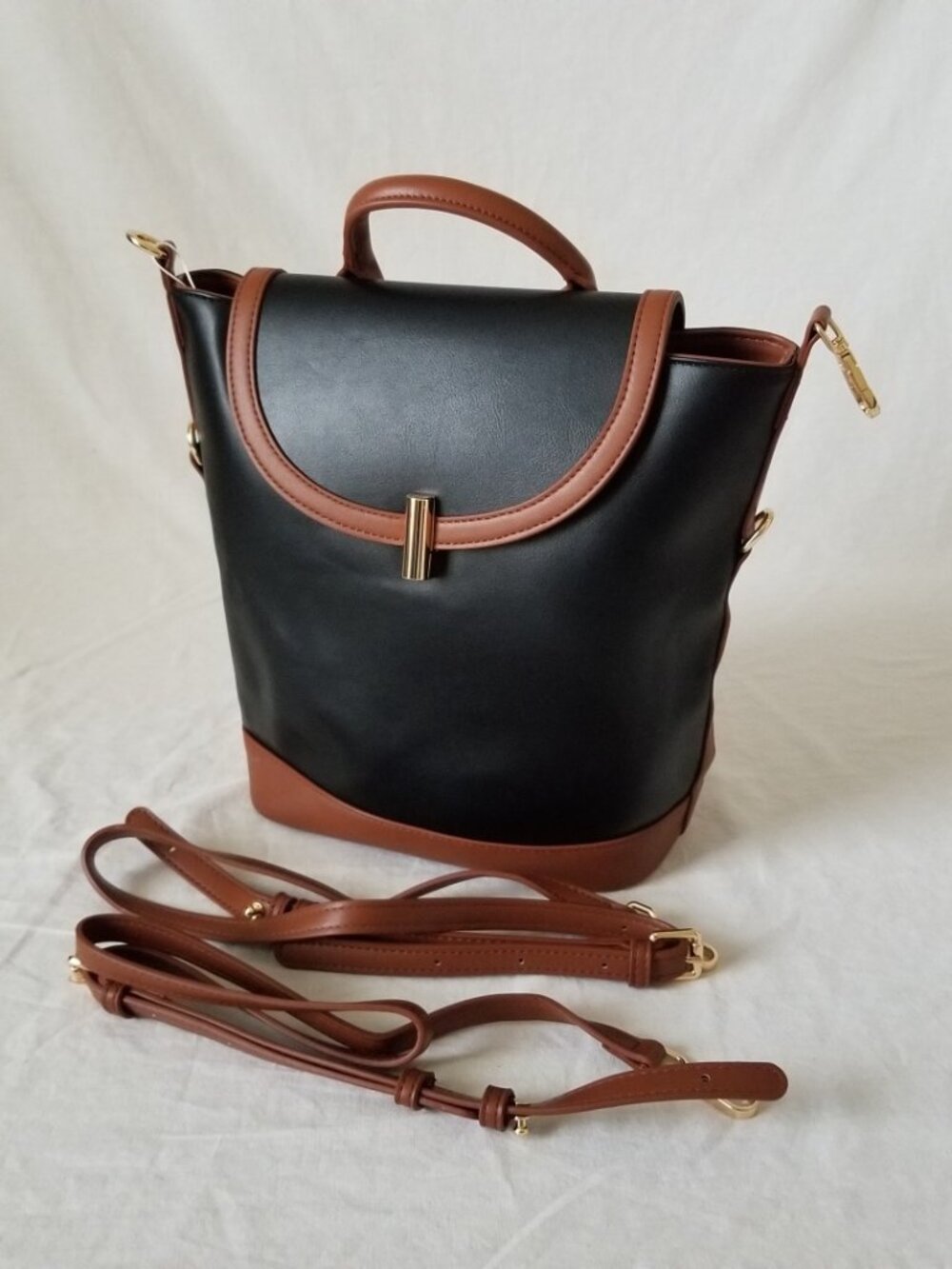 NWT! Cluci Two-Tone Faux Leather Convertible Bucket Bag Backpack Shoulder Bag